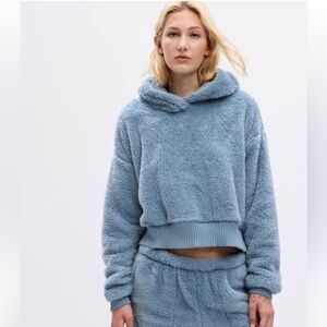 Gap Sherpa Sweater Cropped Hoodie Fuzzy Top size Small